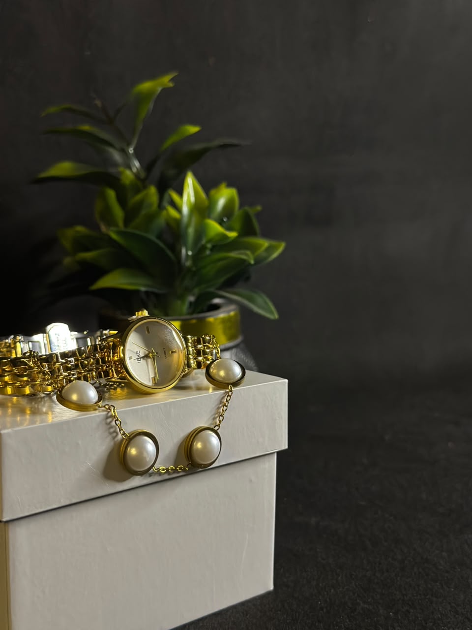 IEKE Classic Gold Quratz Watch
