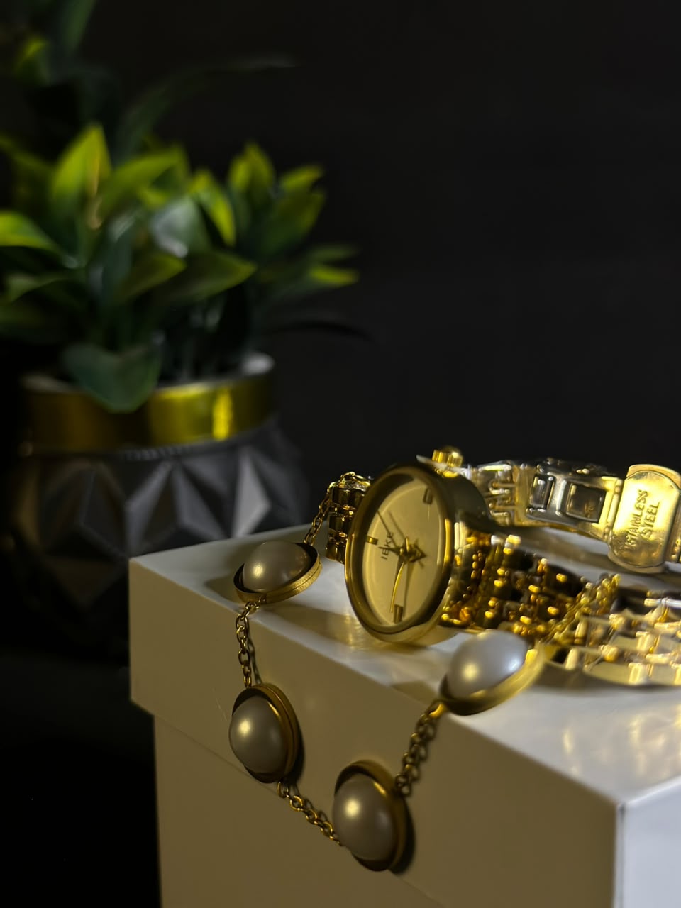 IEKE Classic Gold Quratz Watch
