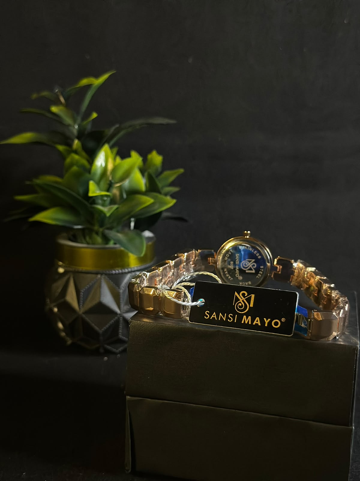 Luxury Rose Gold & Black Gemstone Bracelet Watch for Women