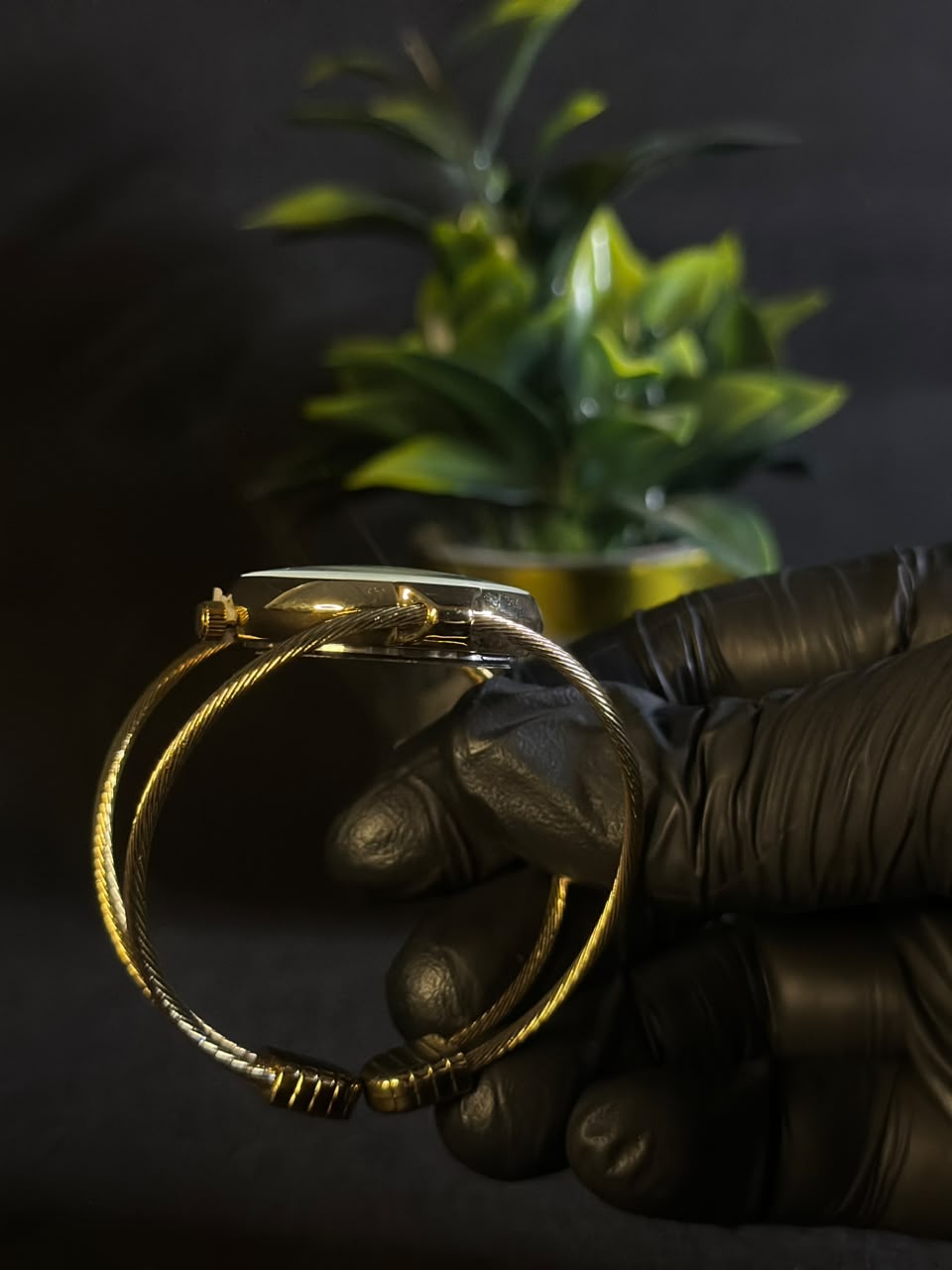 Elegant Gold Bangle Watch for Women
